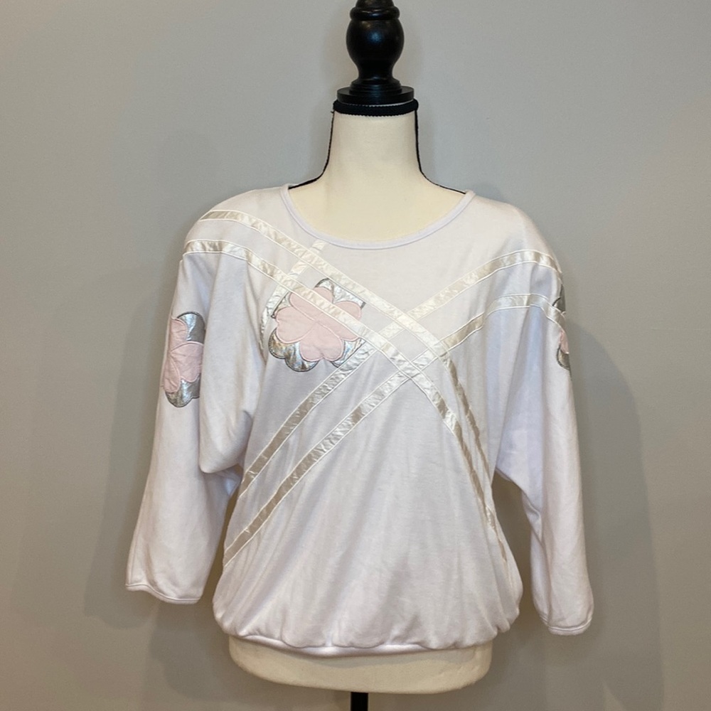Vintage womens Andriano 80’s blouse top flower appliqué ribbon shoulder pads